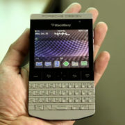 Blackberry-Porsche-Design-P’9981-man-hinh